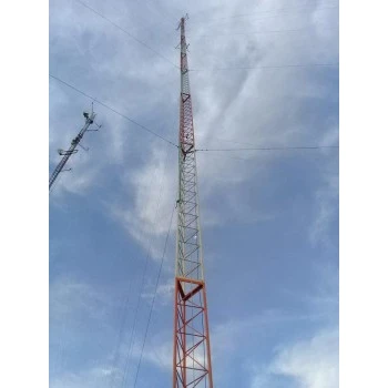 Torre Estaiada Triangular de Aço
